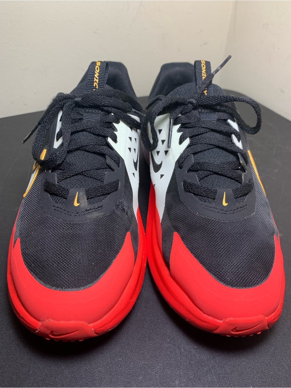 Boys Nike Sonic Fly Sneakers (Size 5Y US) Good Condition